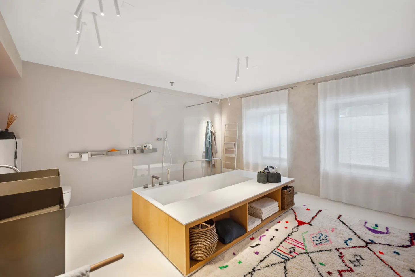 Villa moderna mozzafiato con piscina e studio - Foto 14 di 20