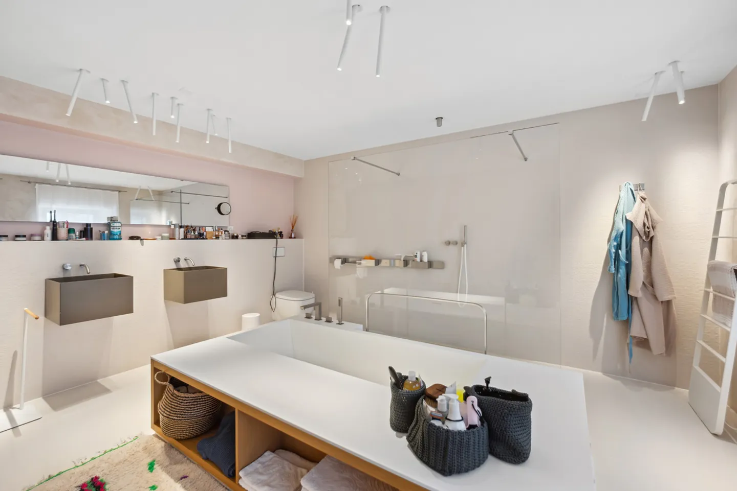 Villa moderna mozzafiato con piscina e studio - Foto 15 di 20