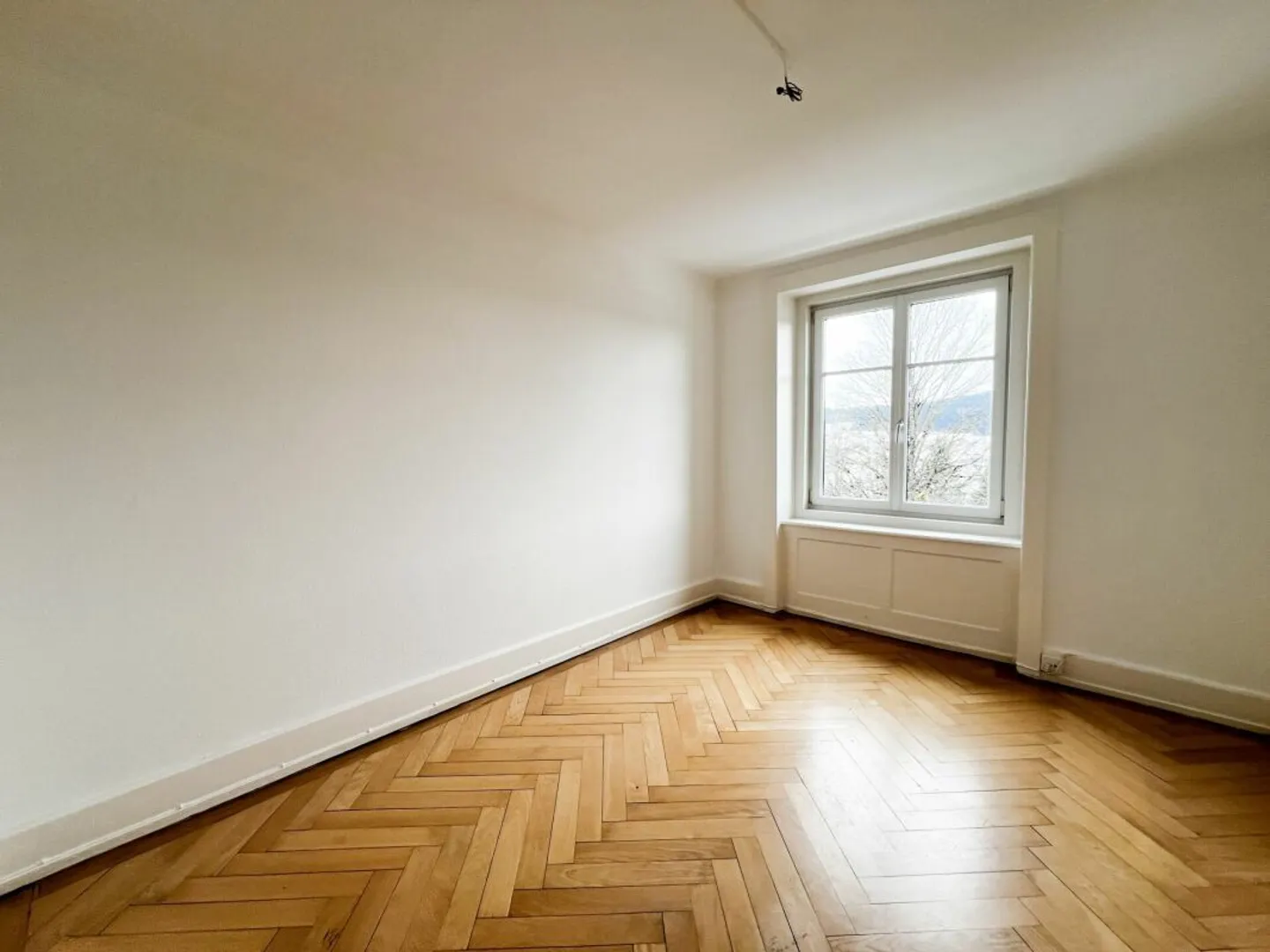 Charming Apartment - Photo 8 of 11