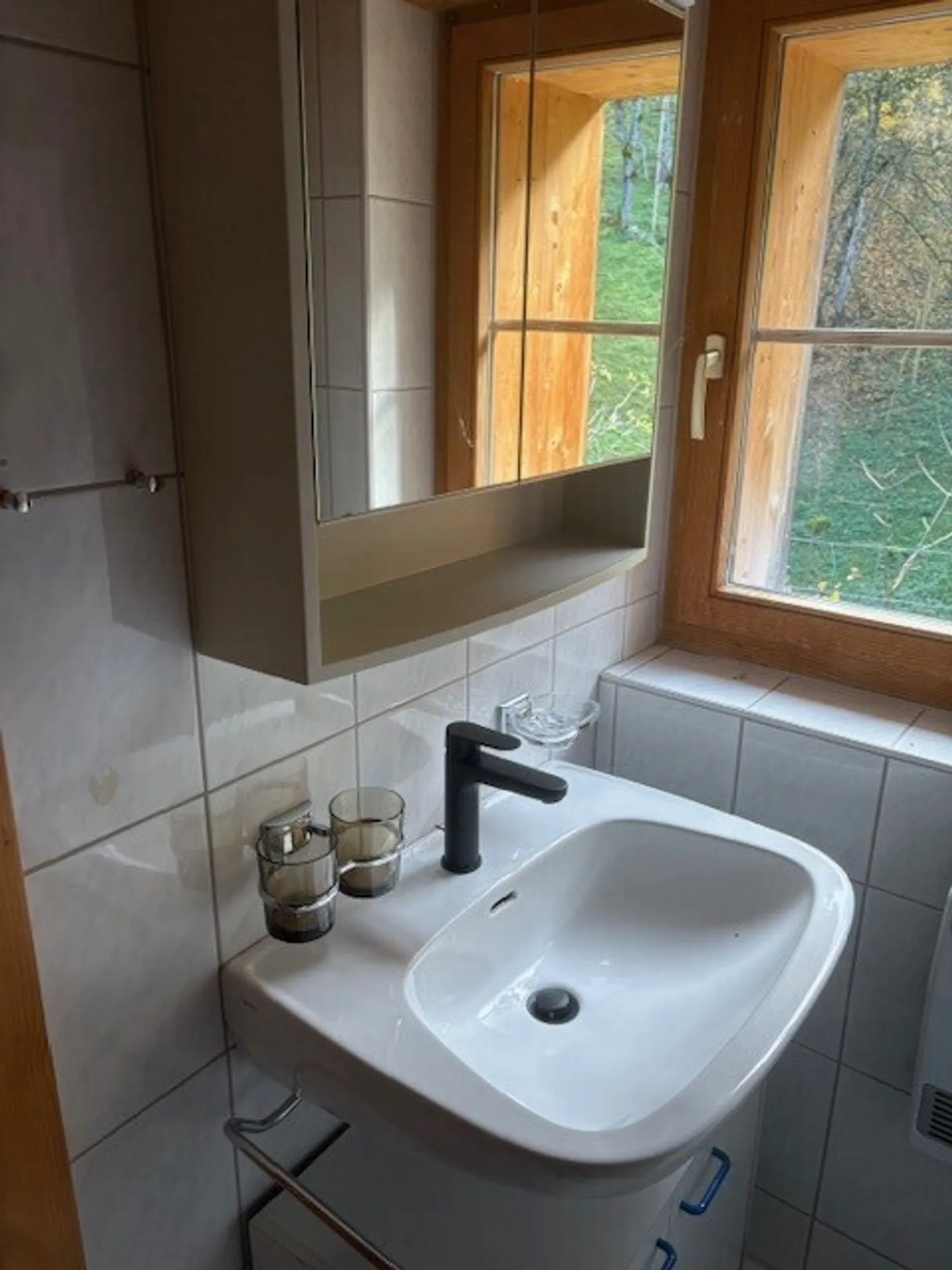 Jewel surrounded by meadow and stream - Photo 7 of 8