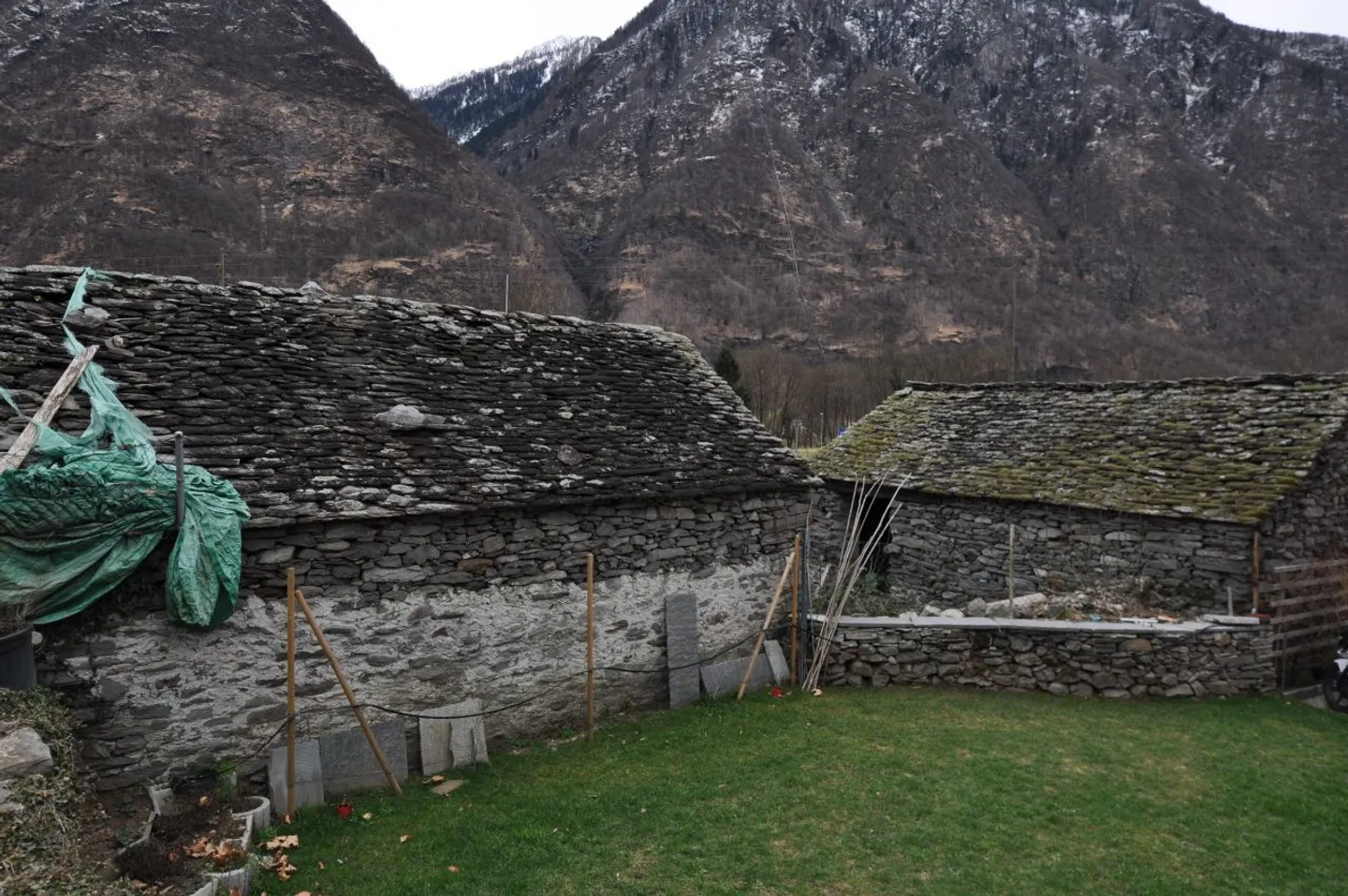 2 Rustici da Ristrutturare con Permesso di Costruire - Foto 1 di 11