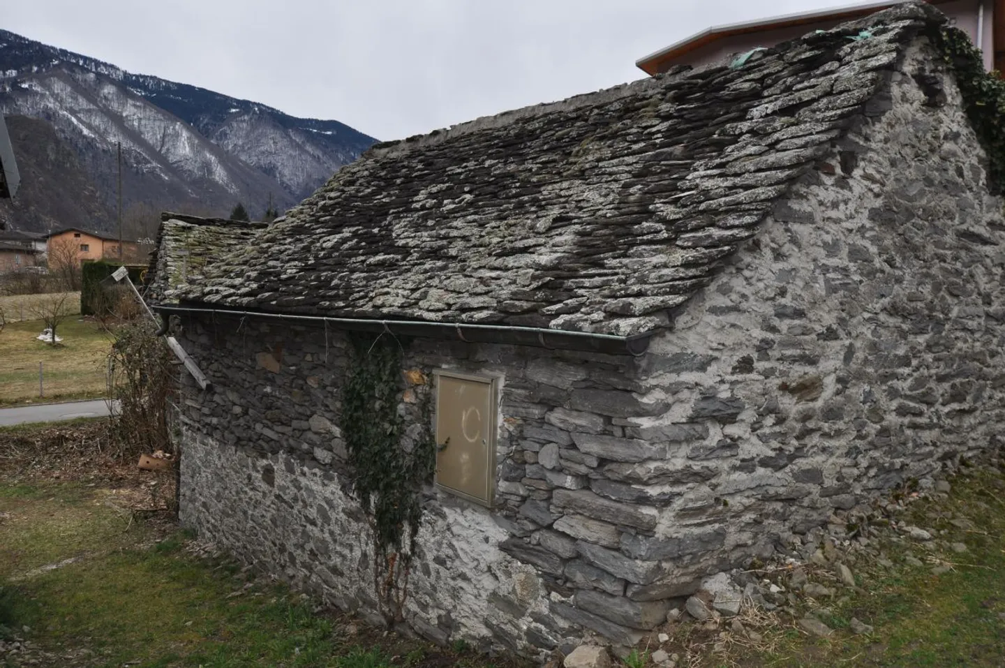 2 Rustici da Ristrutturare con Permesso di Costruire - Foto 2 di 11