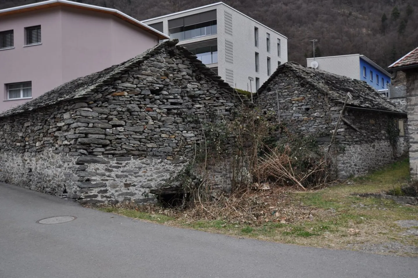 2 Rustici da Ristrutturare con Permesso di Costruire - Foto 4 di 11