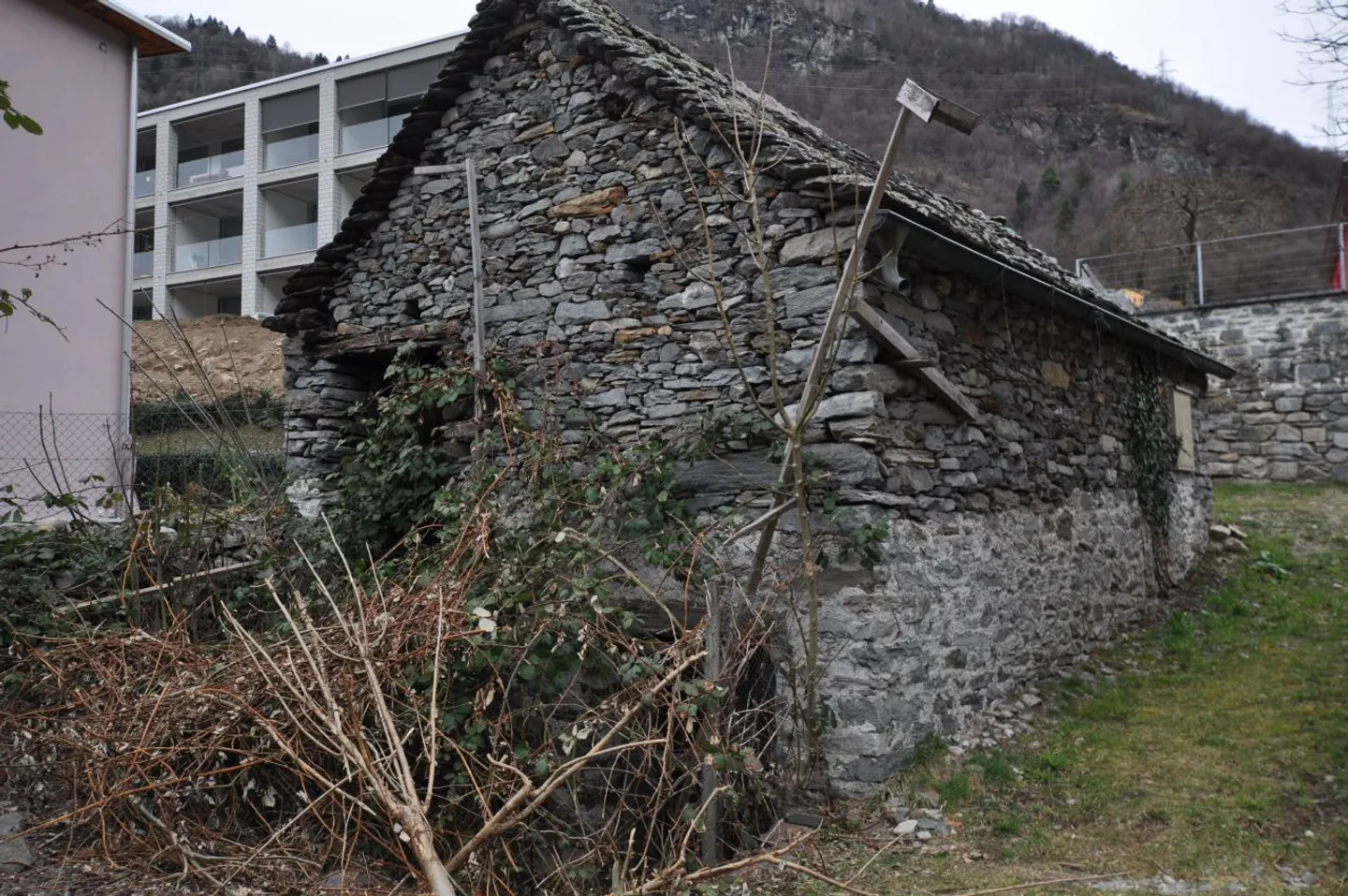 2 Rustici da Ristrutturare con Permesso di Costruire - Foto 6 di 11