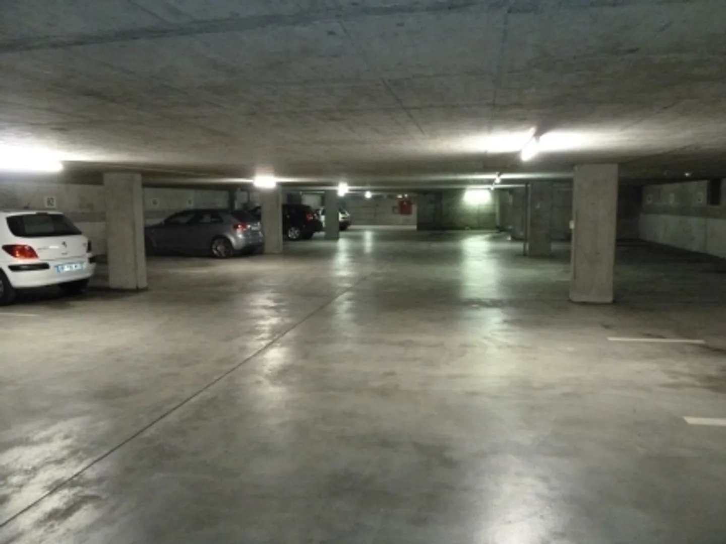 Places de stationnement gratuites dans le meilleur emplacement de la ville/ 02. Louez un espace 50% moins cher - Photo 1 sur 1