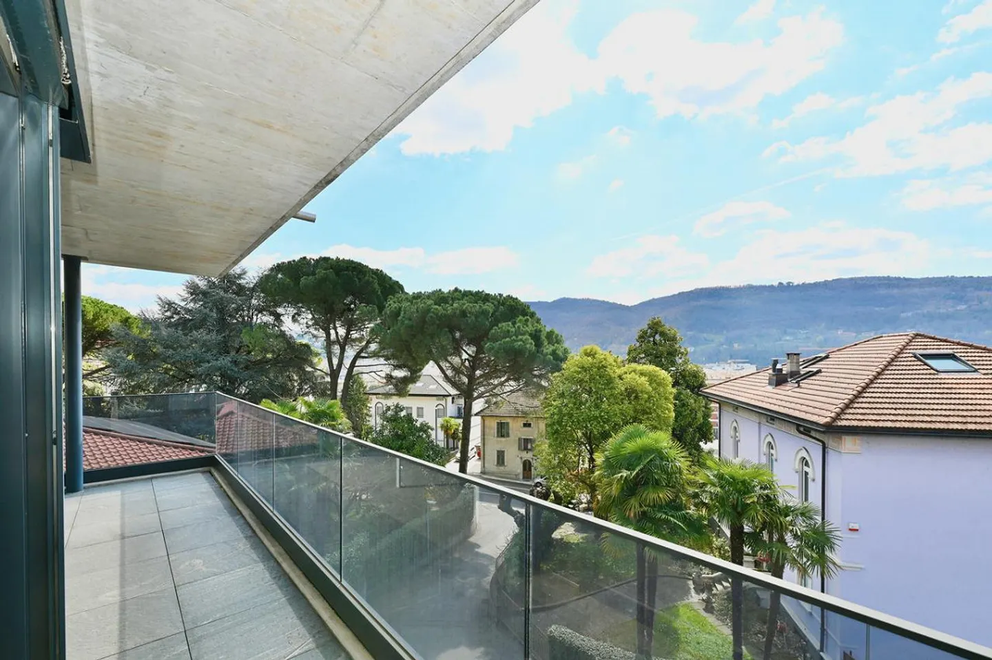 Modern and Bright Apartment with Panoramic Terrace in Vacallo - Photo 5 of 18