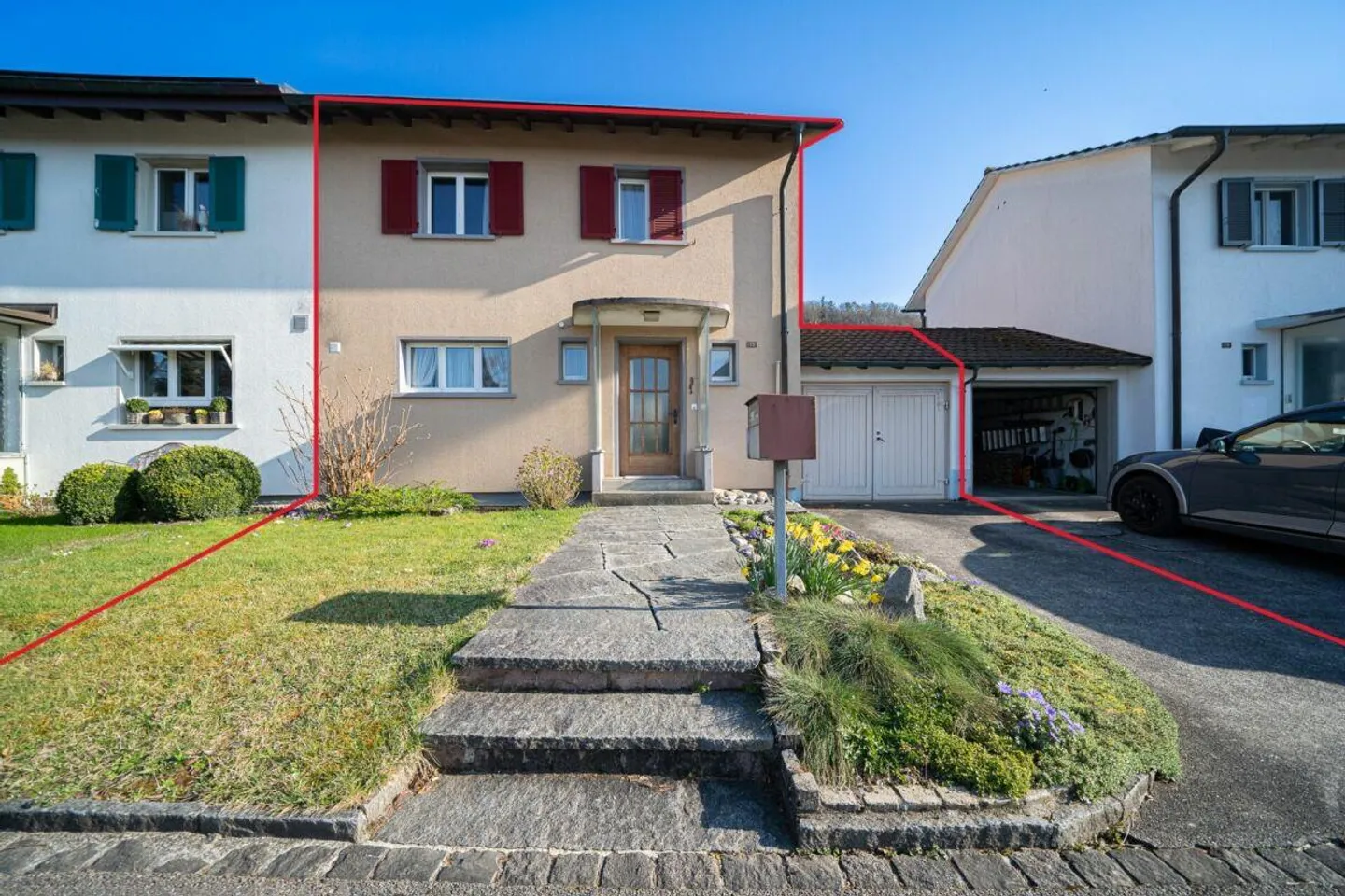 Charming semi-detached house with spacious garden - Photo 1 of 23