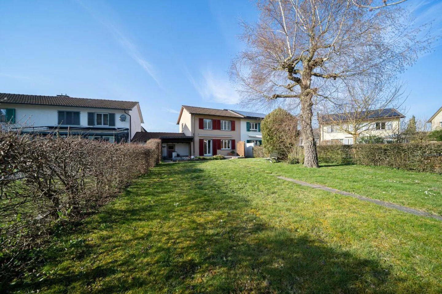 Charming semi-detached house with spacious garden - Photo 2 of 23