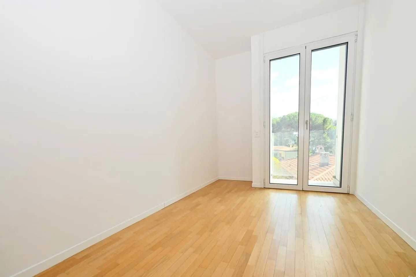 Modern and Bright Apartment with Panoramic Terrace in Vacallo - Photo 11 of 18