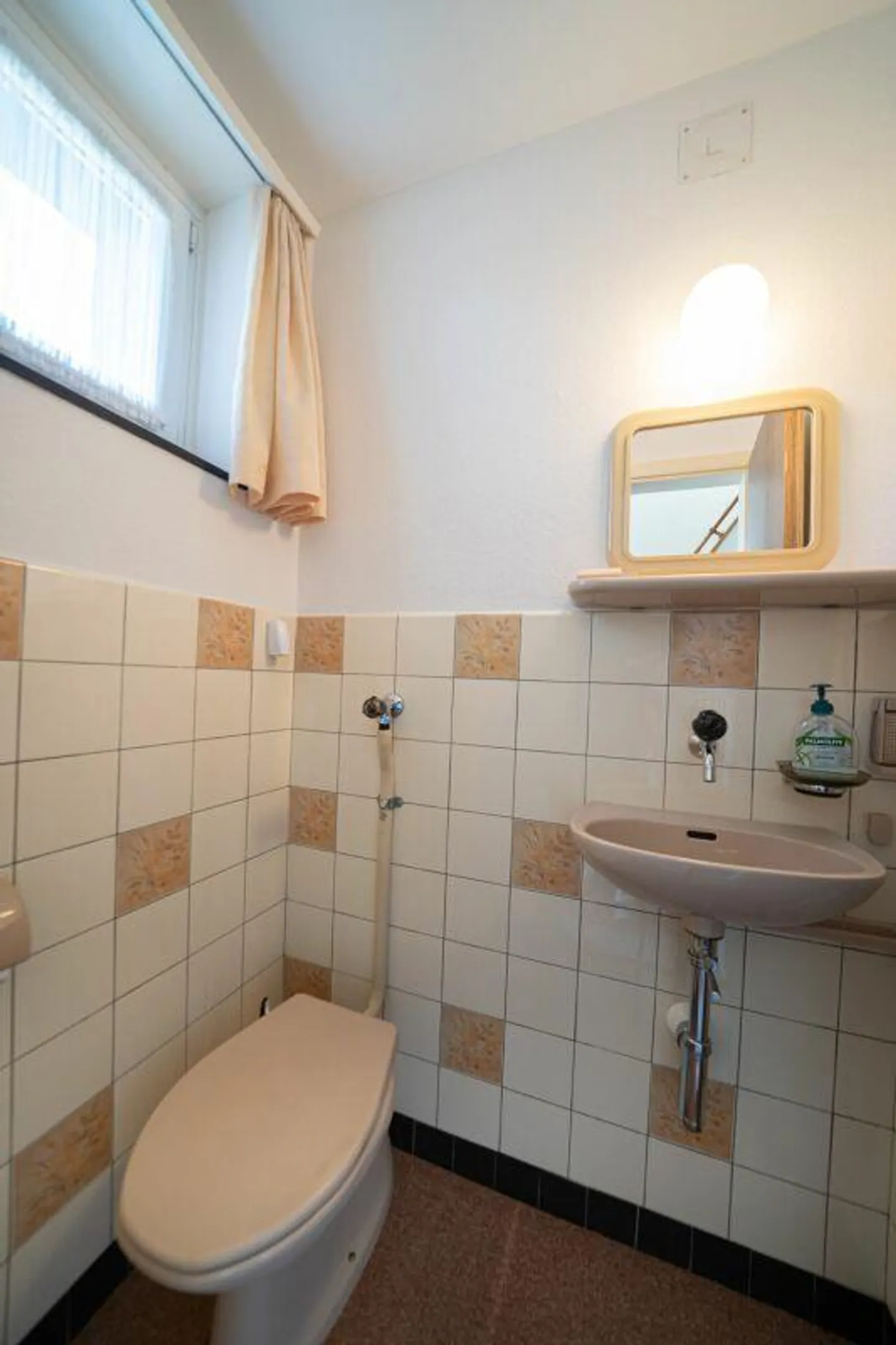 Charming semi-detached house with spacious garden - Photo 12 of 23