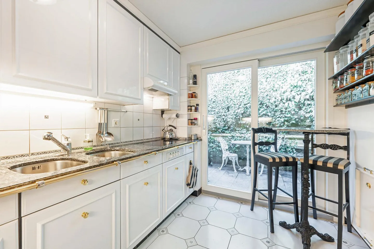 Privileged location with fantastic views and plenty of privacy - Photo 6 of 13