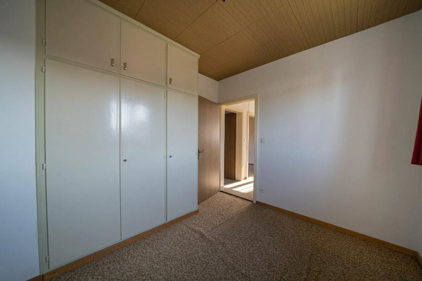 Charming semi-detached house with spacious garden - Photo 16 of 23