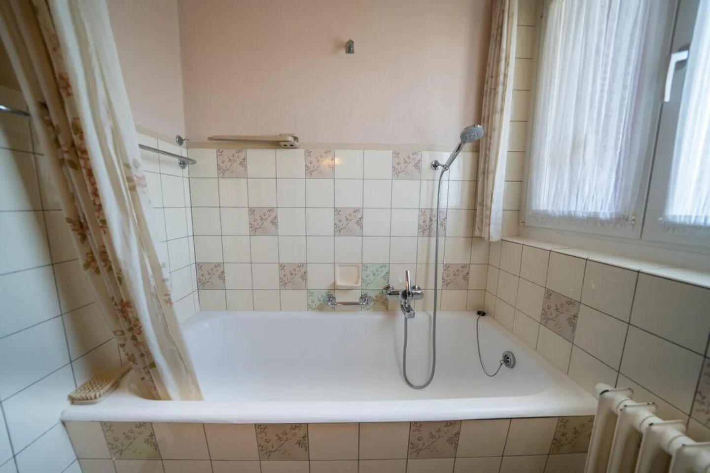 Charming semi-detached house with spacious garden - Photo 17 of 23