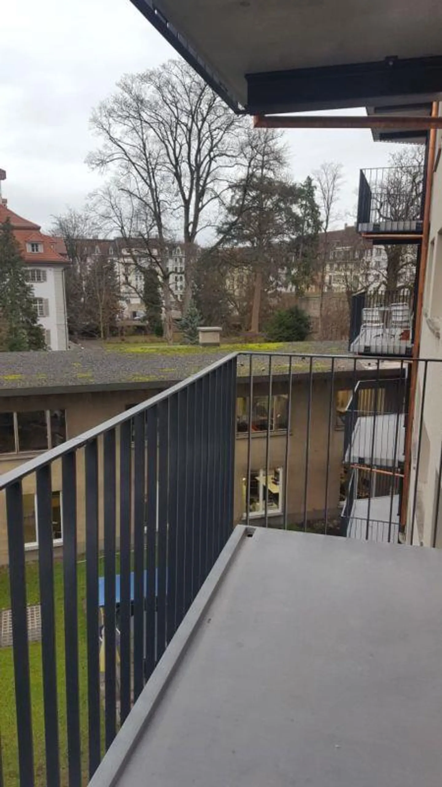 Appartement de ville confortable de 2 pièces avec balcon - Photo 8 sur 9