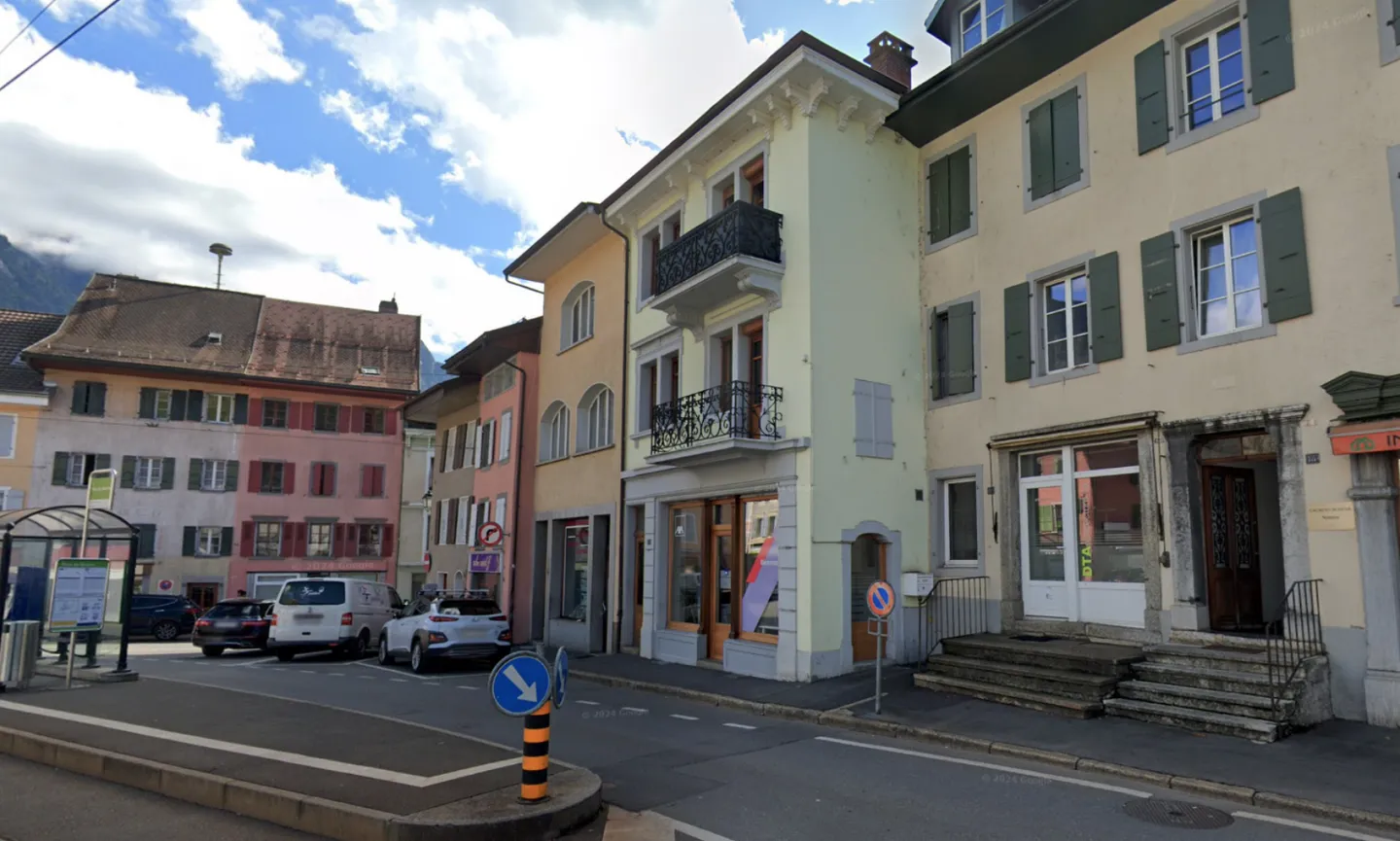 Immeuble de rendement mixte - Photo 1 sur 2