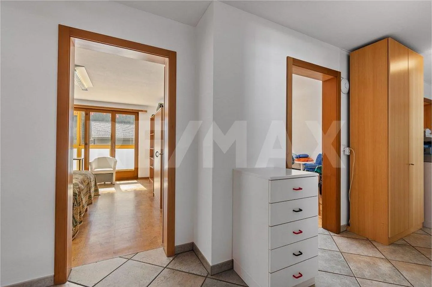 Grosses Einfamilienhaus mit Büro - Foto 8 von 13