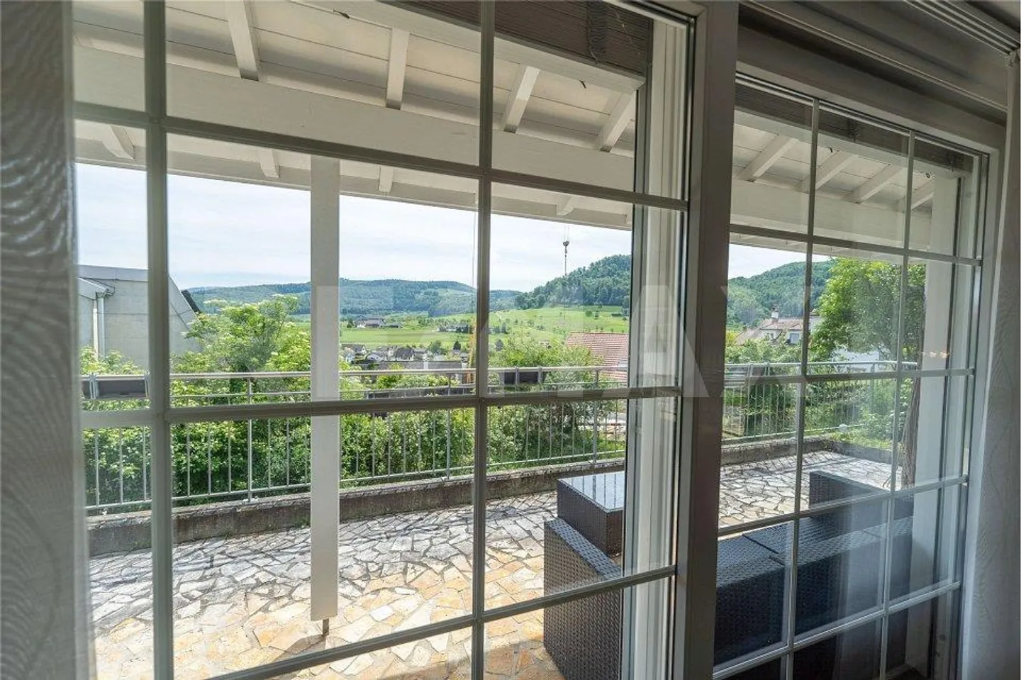 Casa unifamiliare spaziosa e moderna con vista sul verde - Foto 6 di 13