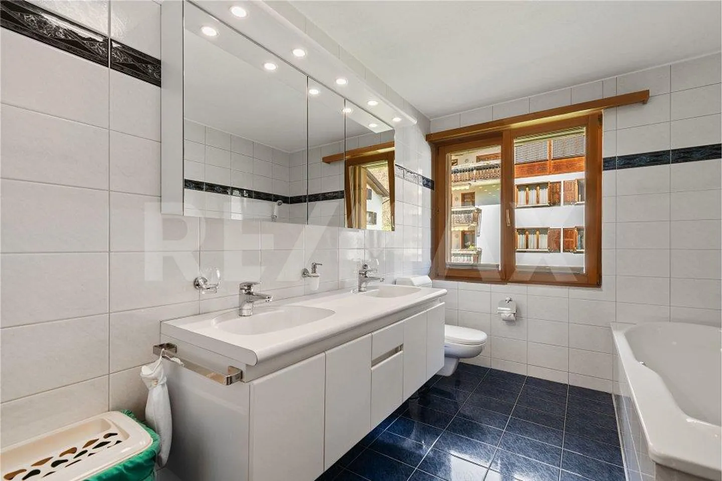 Grosses Einfamilienhaus mit Büro - Foto 10 von 13