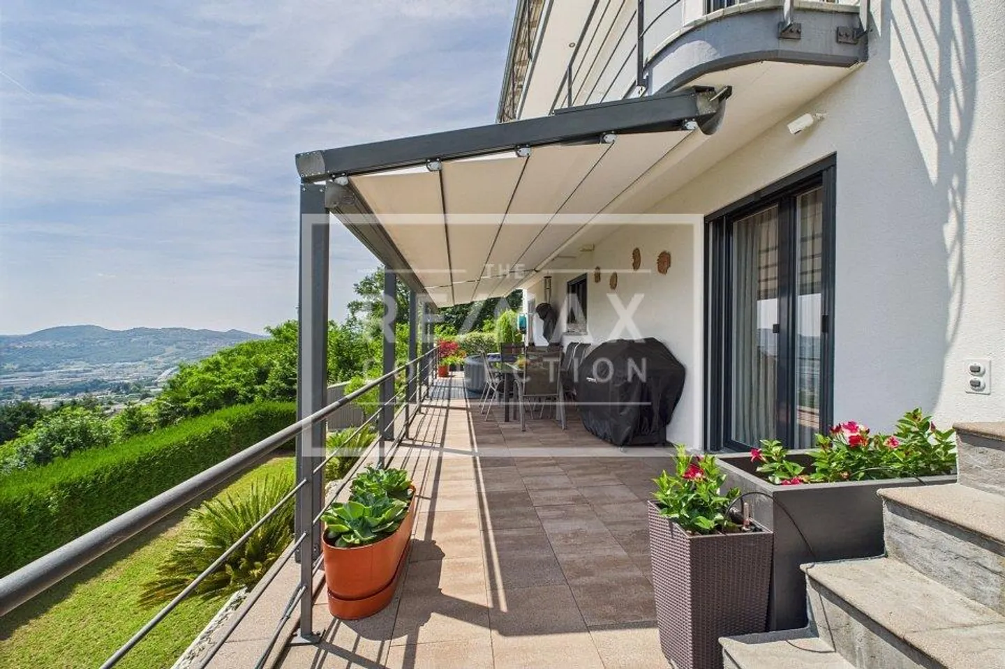 Vacallo - Una villa da sogno! Dove panorama, eleganza moderna e design si fondono in perfetta armonia - Foto 1 di 13