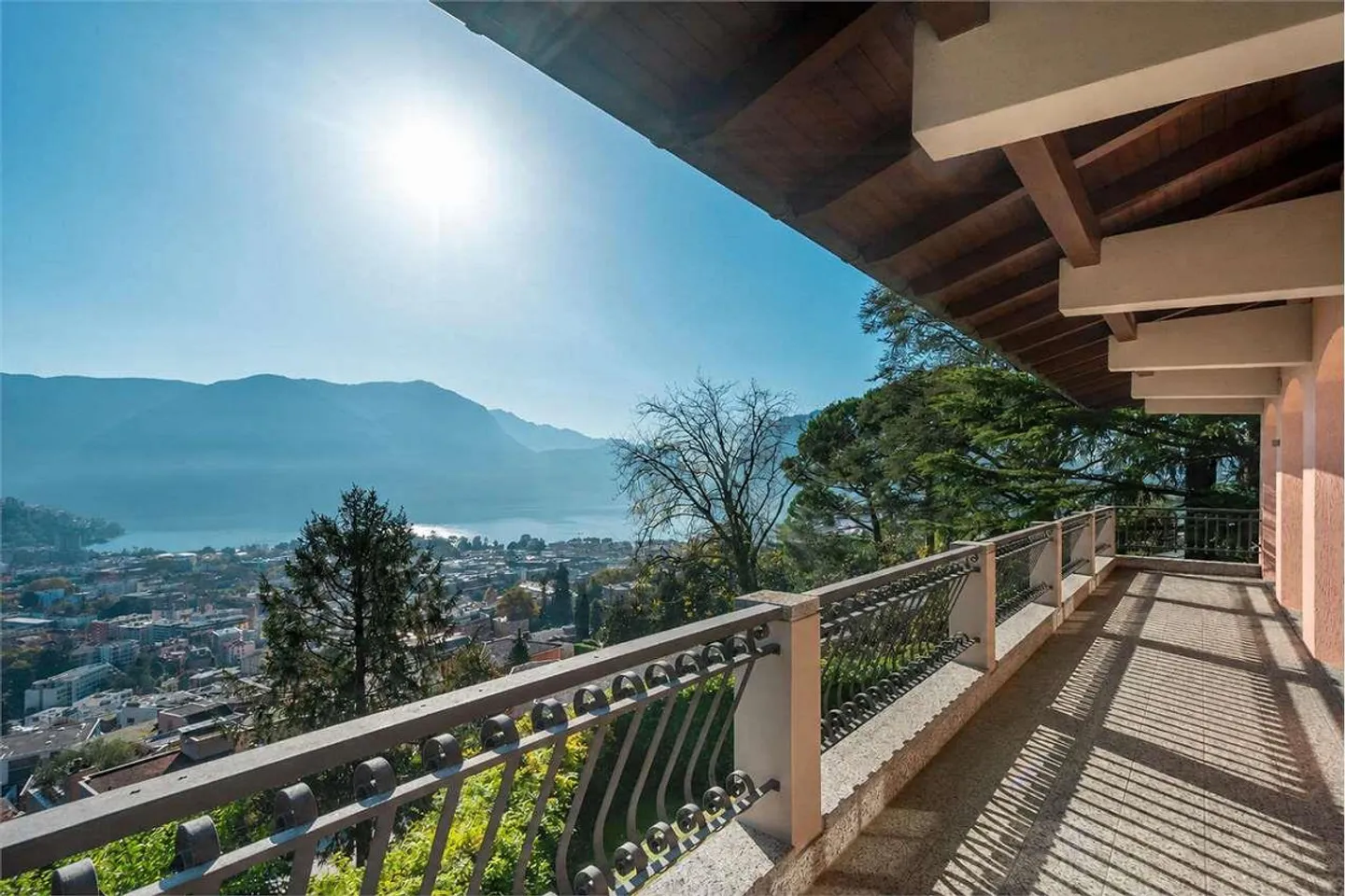 Massagno - Detached Villa with Pool and Lake View - Photo 1 of 10