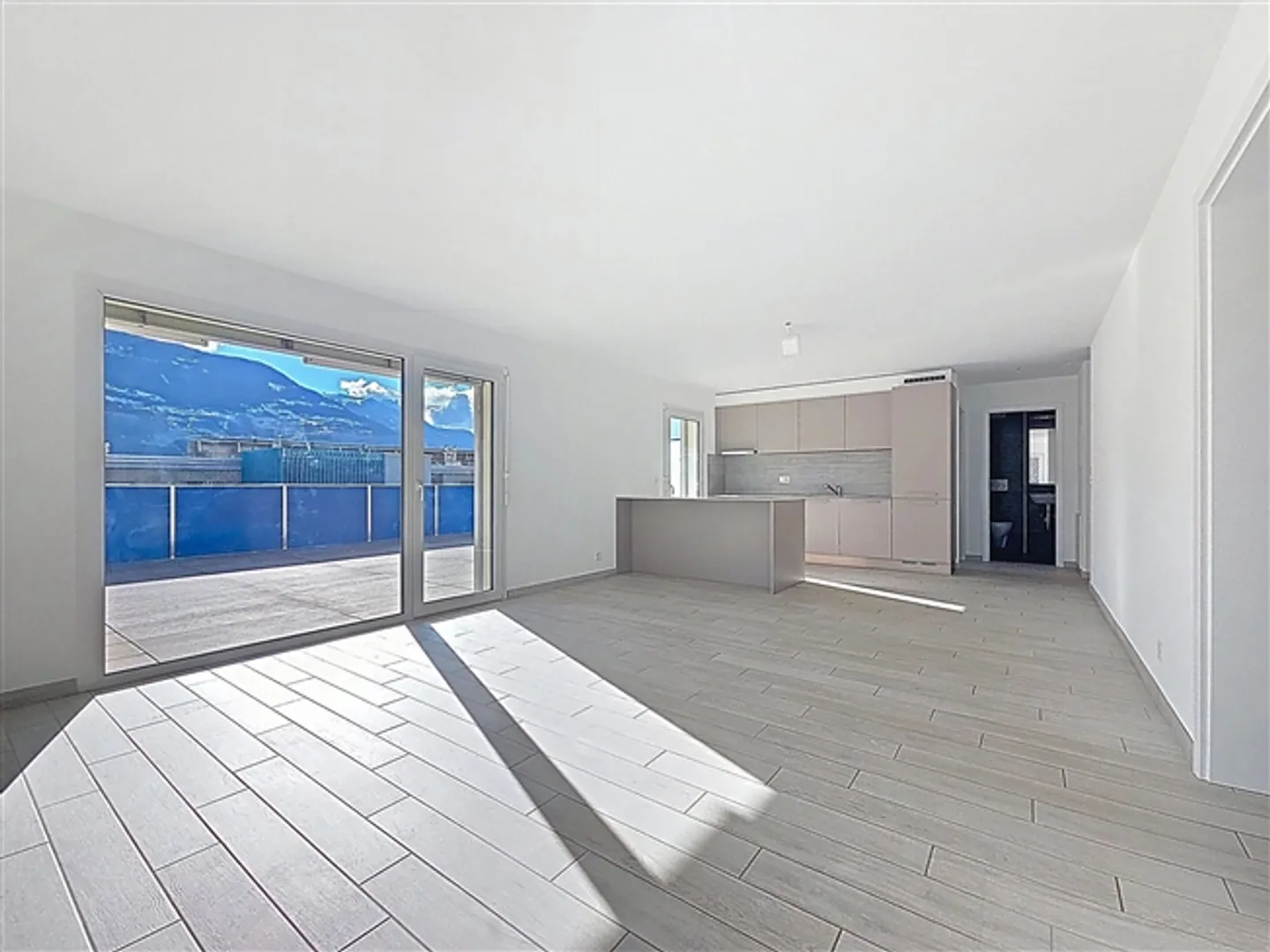 Appartement penthouse de 4,5 pièces avec grande terrasse et vue dégagée - Photo 1 sur 11