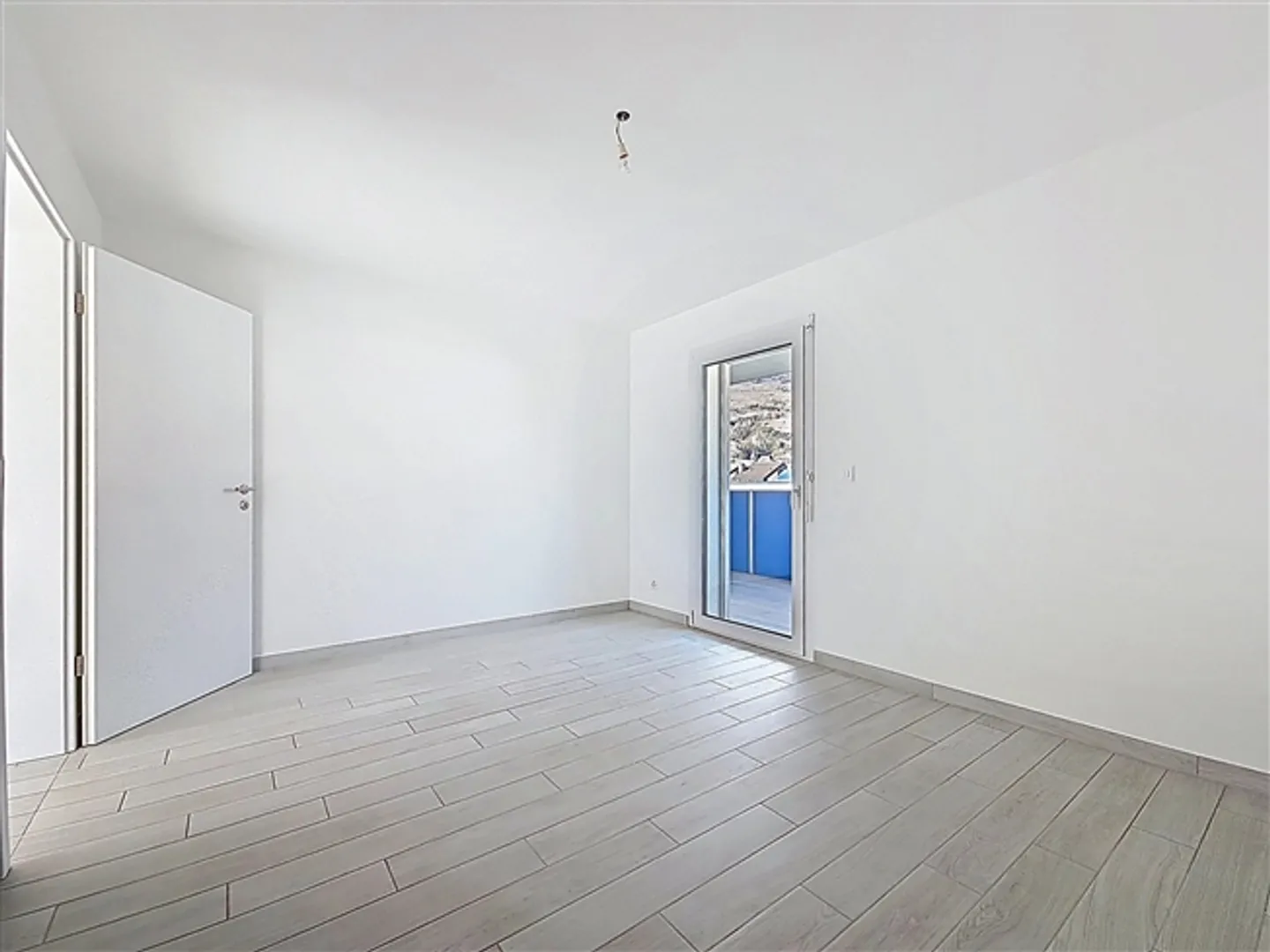 Appartement penthouse de 4,5 pièces avec grande terrasse et vue dégagée - Photo 4 sur 11