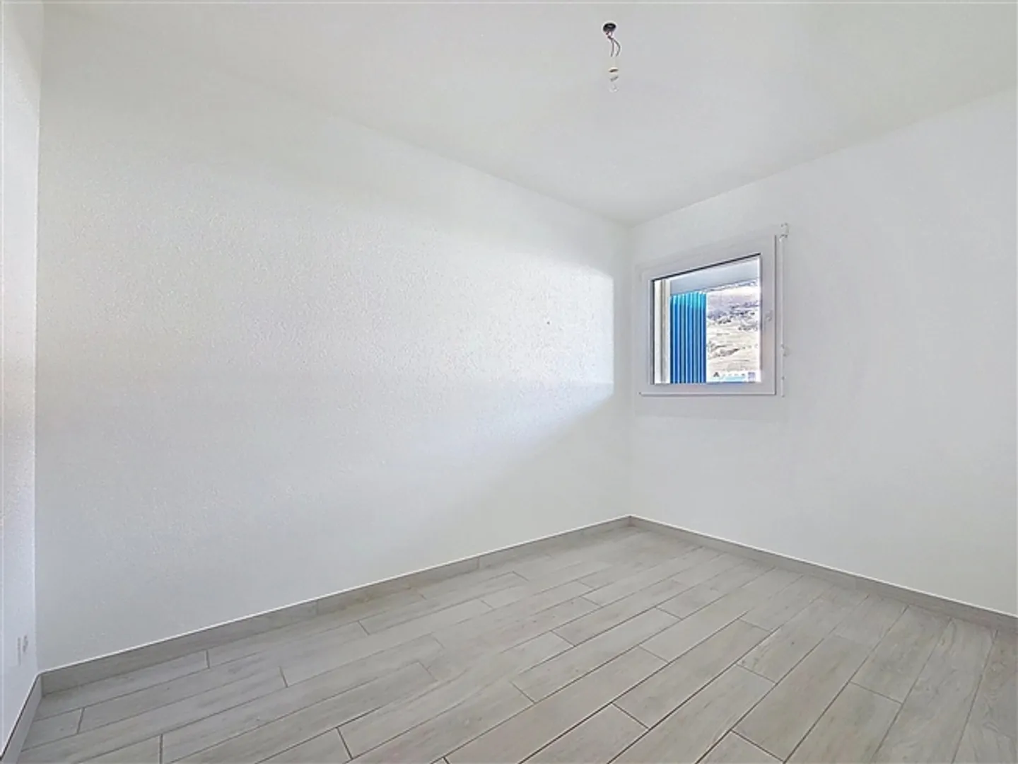 Appartement penthouse de 4,5 pièces avec grande terrasse et vue dégagée - Photo 5 sur 11