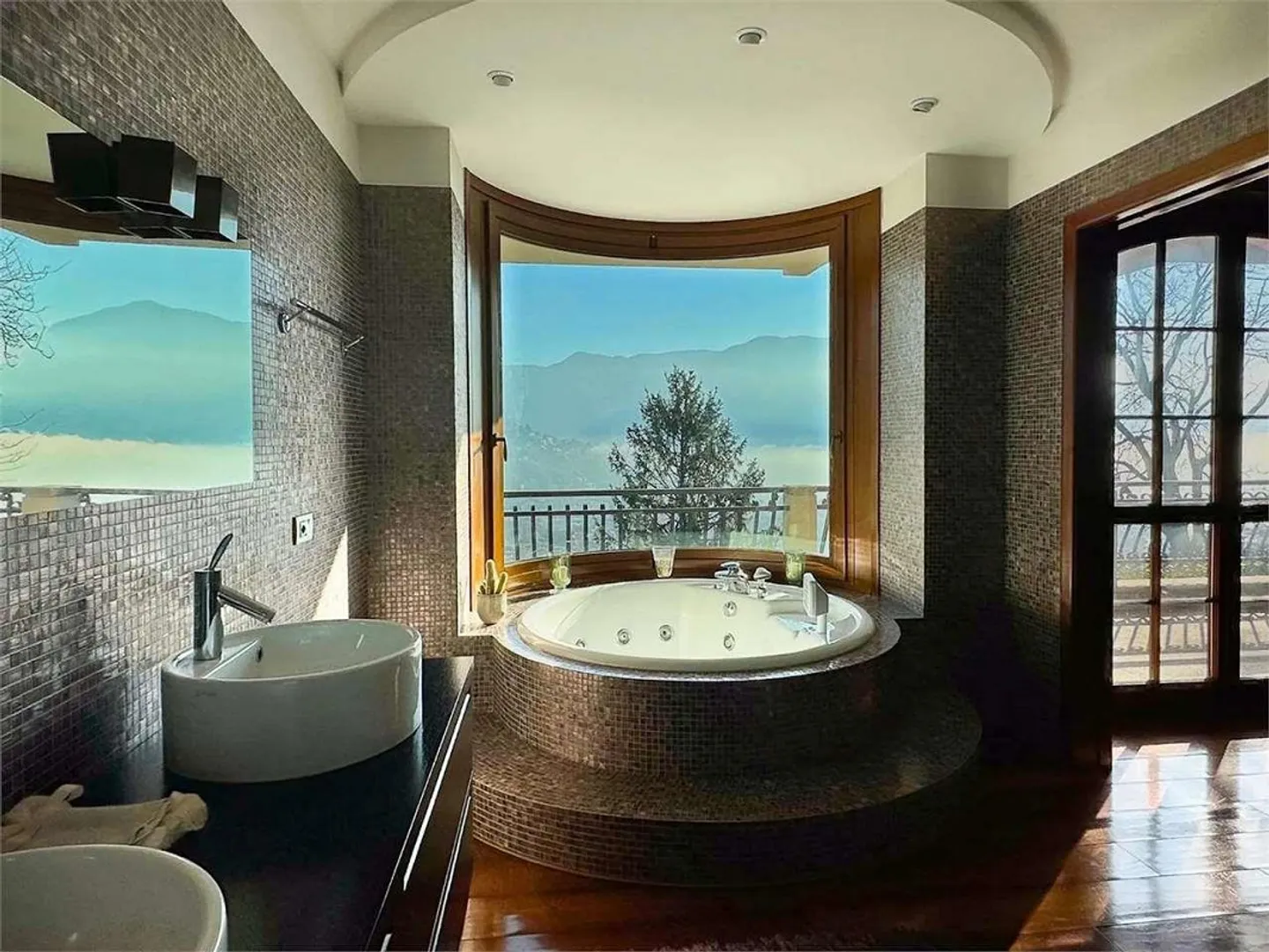 Massagno - Detached Villa with Pool and Lake View - Photo 8 of 10