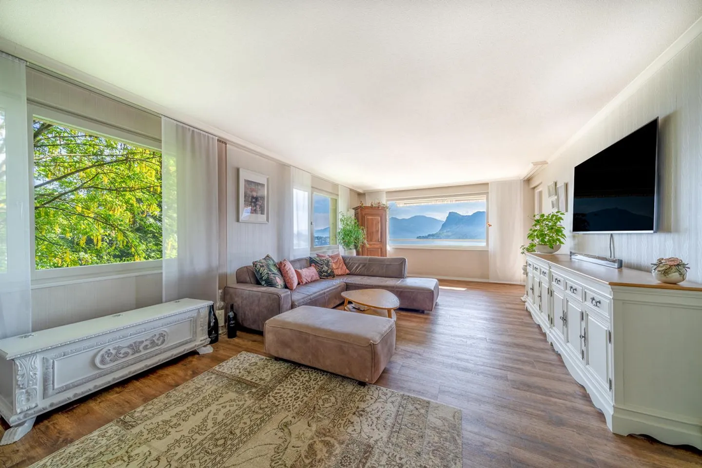 Stilvolle Wohnung mit Panoramablick - Foto 2 von 4