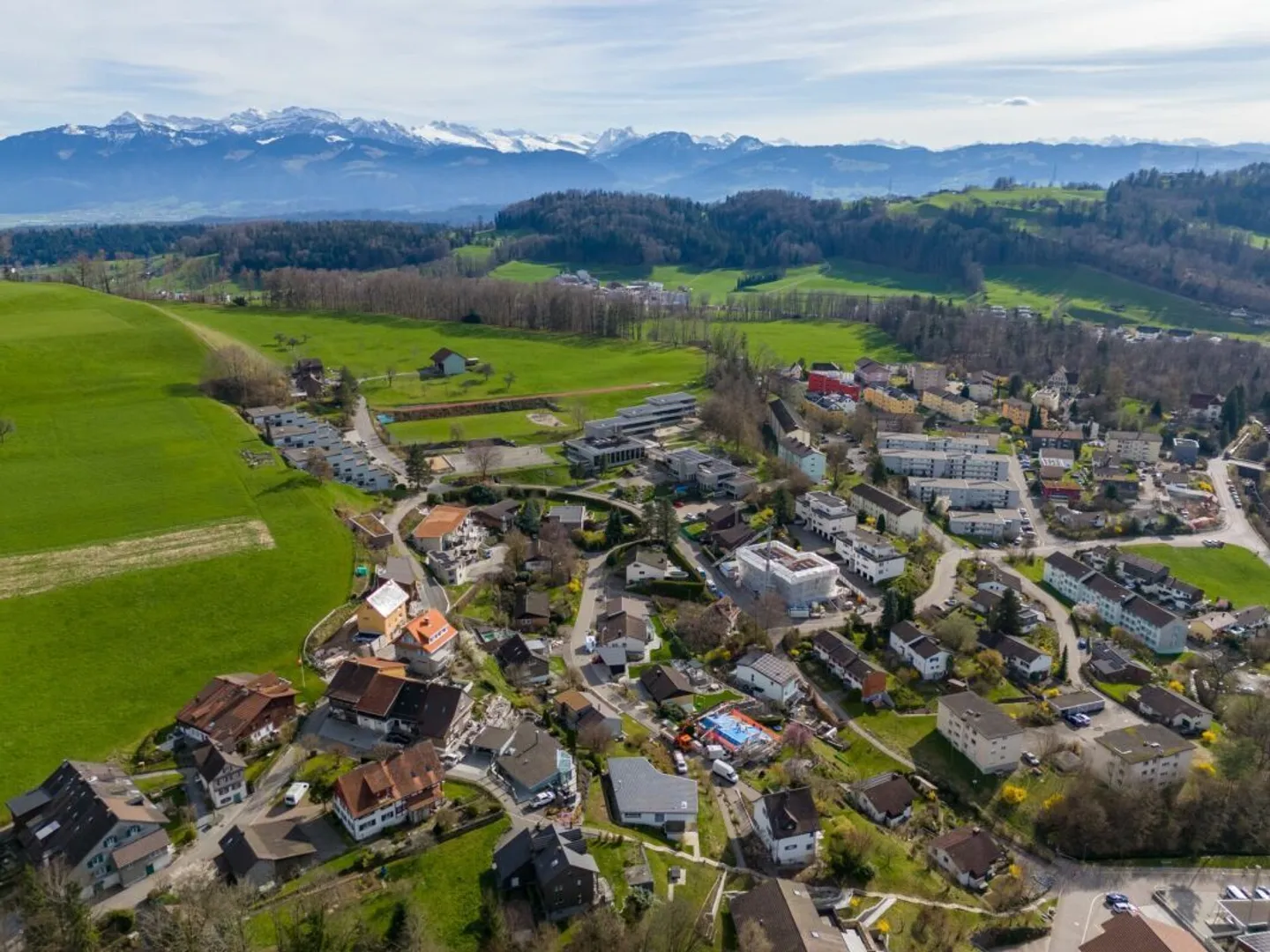 Appartamento mansardato soleggiato con vista sulle Alpi in posizione tranquilla - Foto 1 di 1