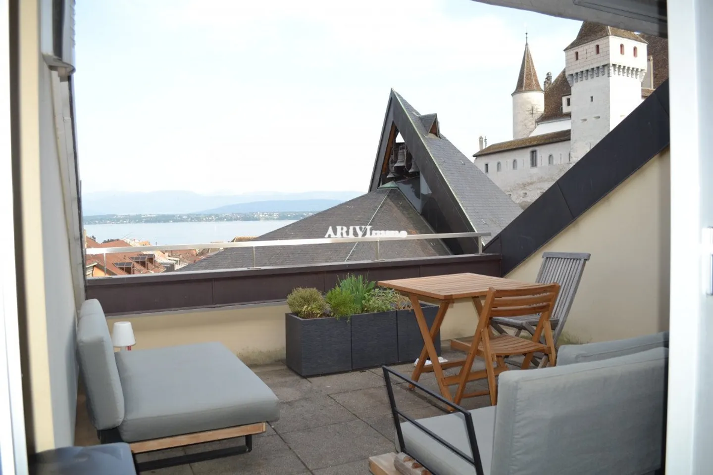 VUE INHABITUELLE, PENTHOUSE ATYPIQUE - Photo 1 sur 11