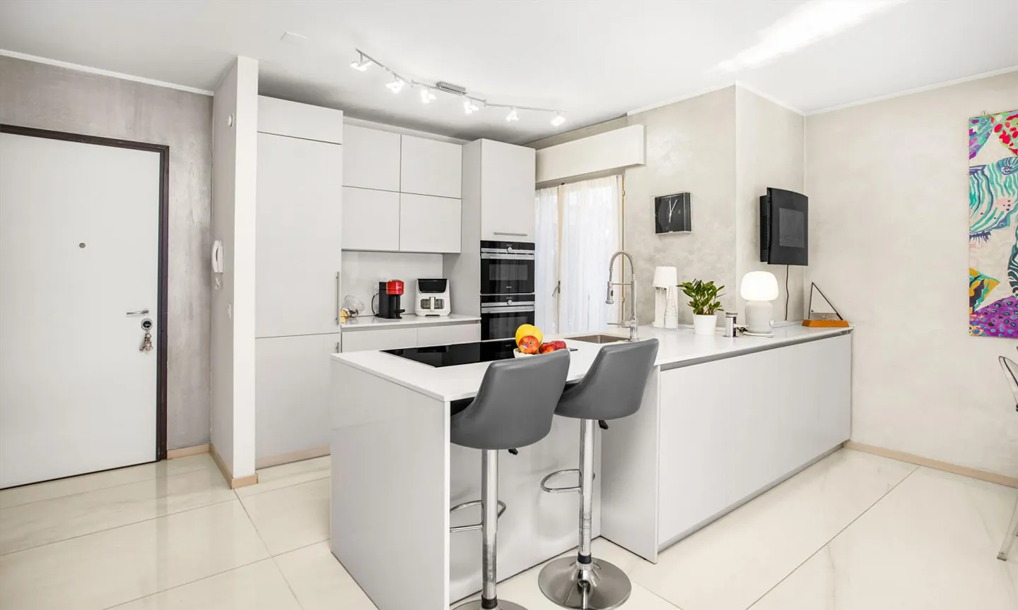 Magnificent and bright 4.5-room apartment with pool in Maroggia - Photo 3 of 9
