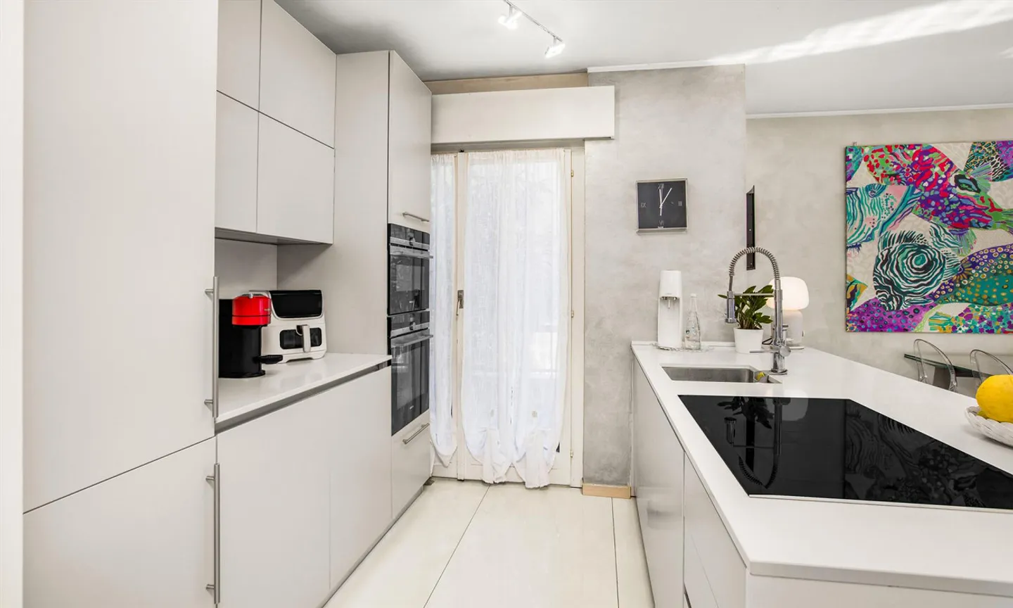 Magnificent and bright 4.5-room apartment with pool in Maroggia - Photo 4 of 9