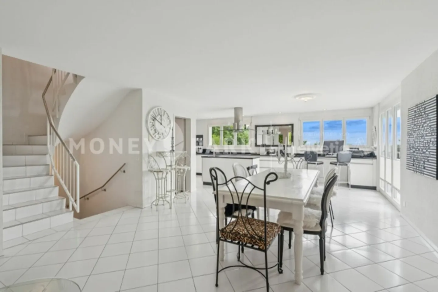 Stepped house for sale - Photo 4 of 9