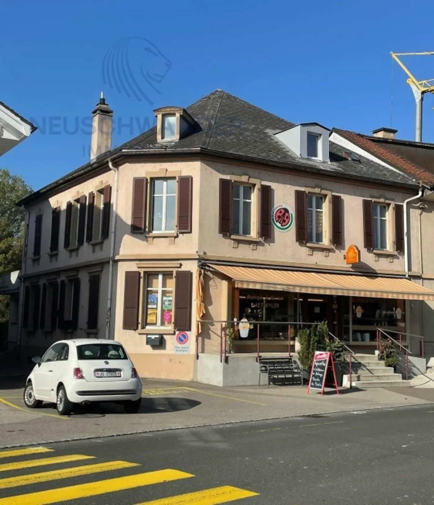 «Idéalement situé dans un village dynamique» - Photo 1 sur 11