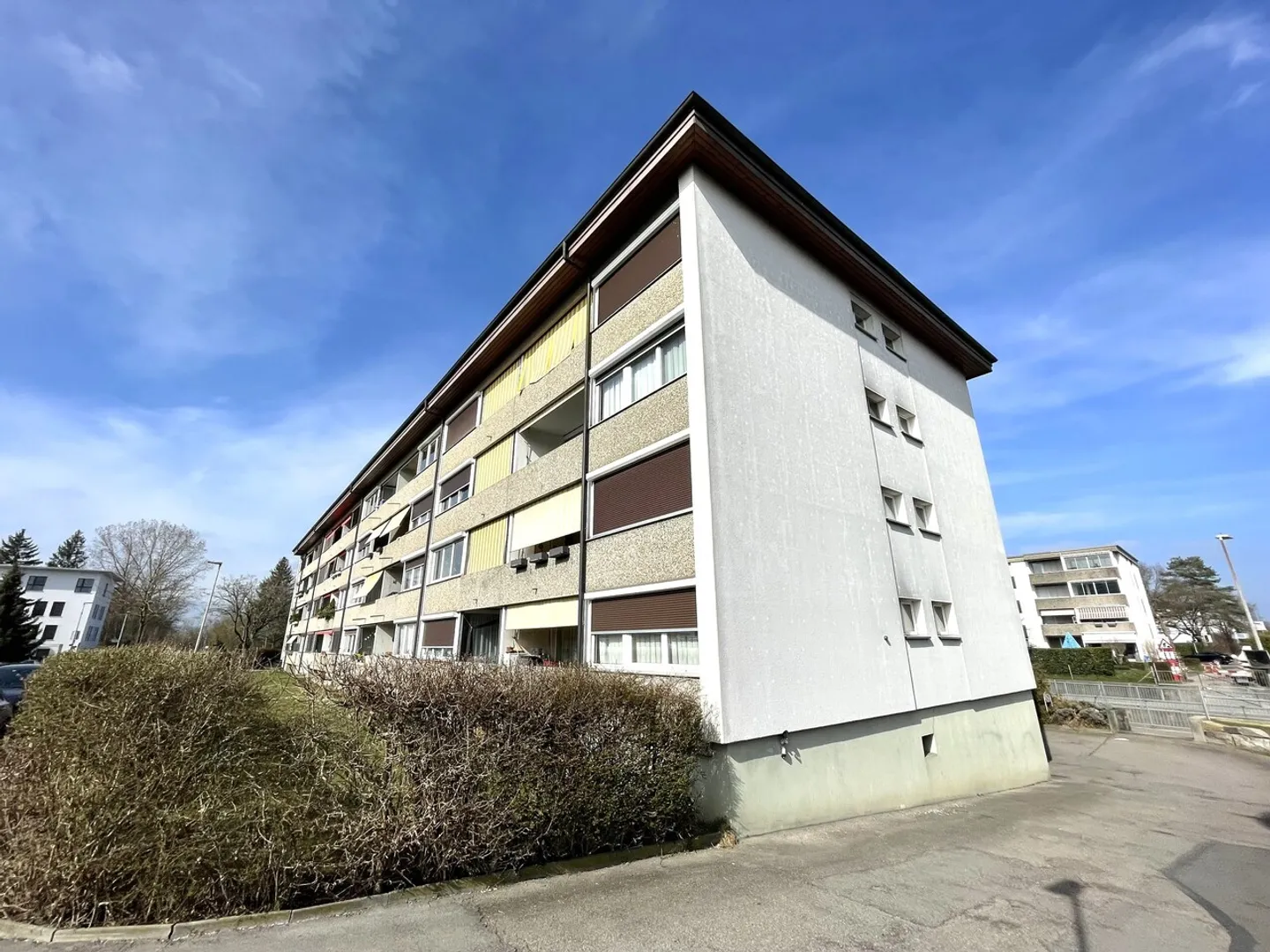 Appartamento di 3,5 locali situato centralmente con balcone a Lyss - Foto 1 di 9