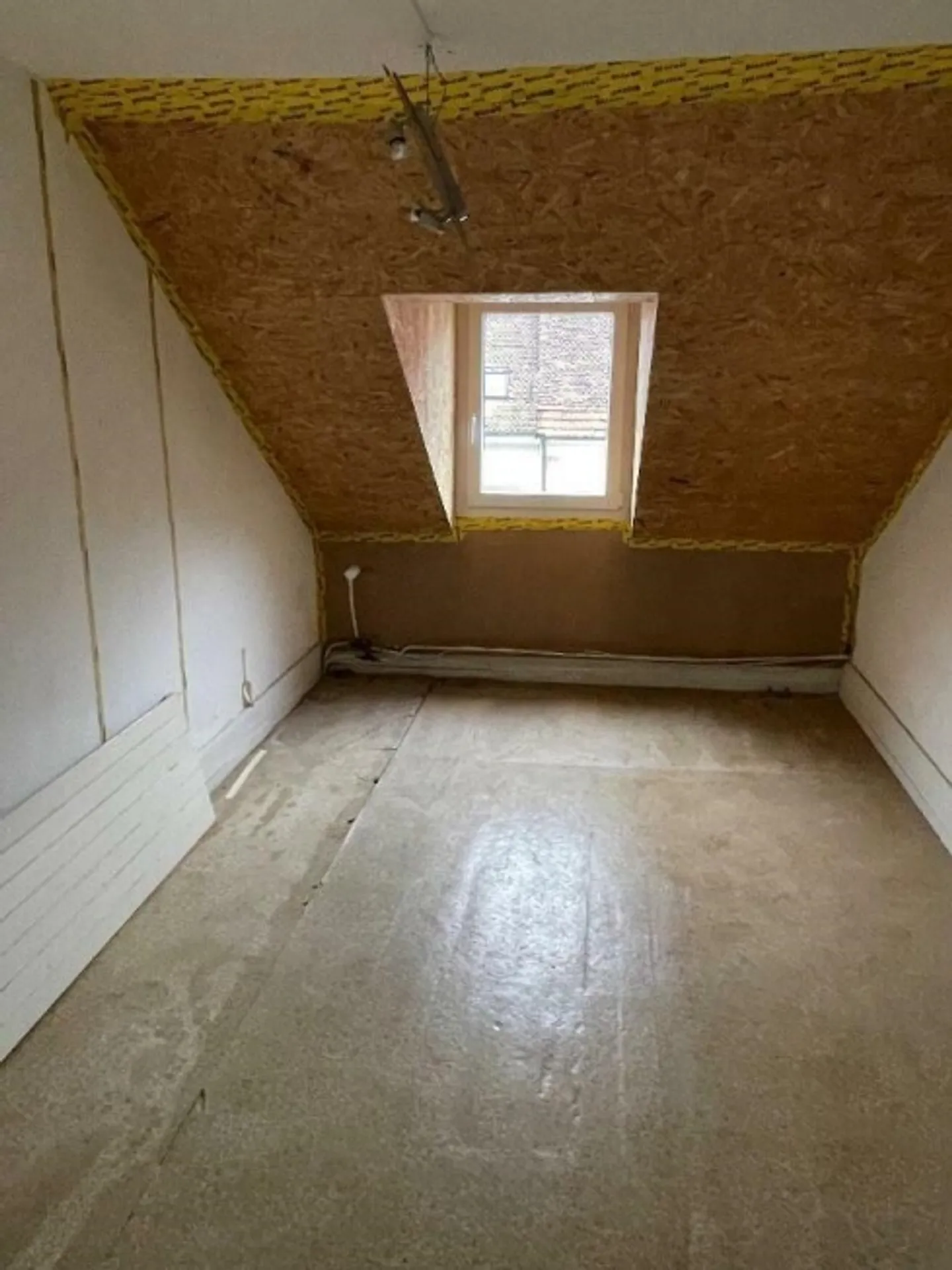 «Idéalement situé dans un village dynamique» - Photo 10 sur 11