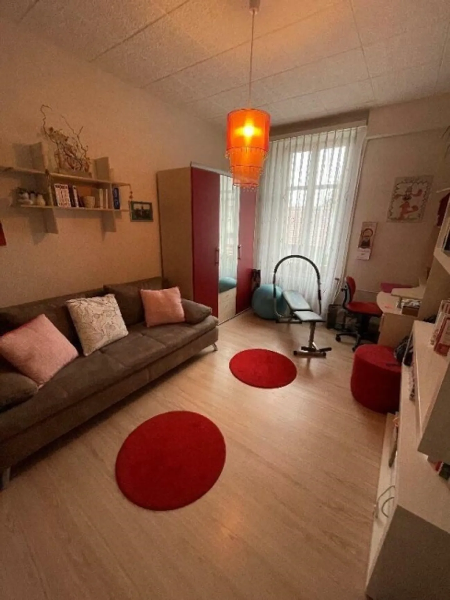 «Idéalement situé dans un village dynamique» - Photo 7 sur 11