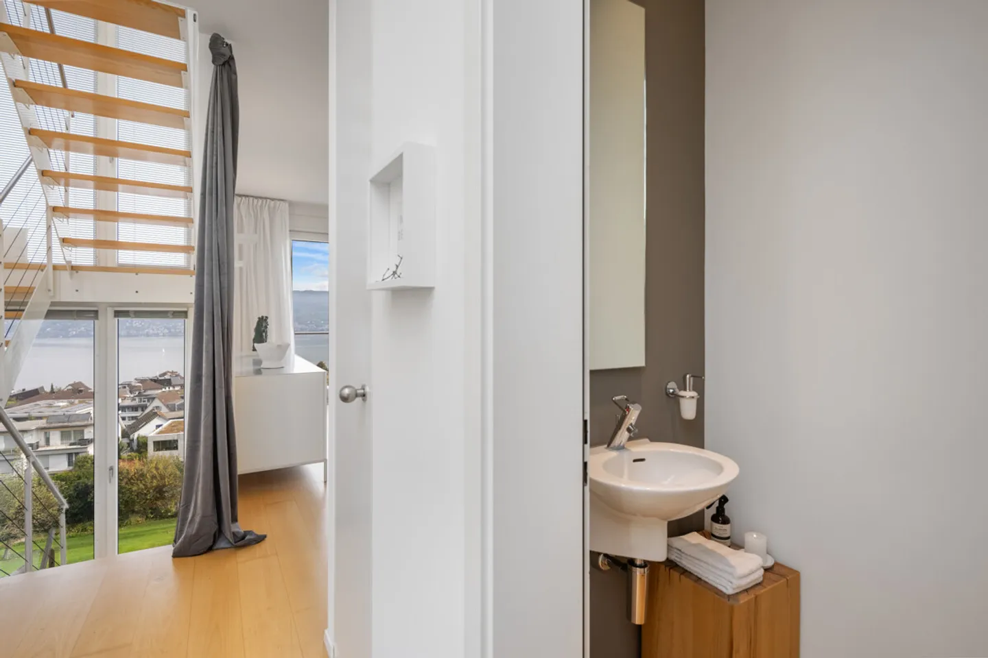 Semi-Detached House - Photo 3 of 8