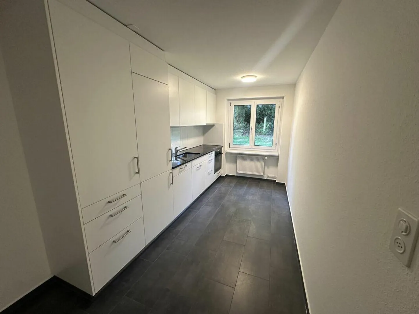 Appartamento 4.5 locali parzialmente ristrutturato e soleggiato a Kriens - Foto 4 di 10