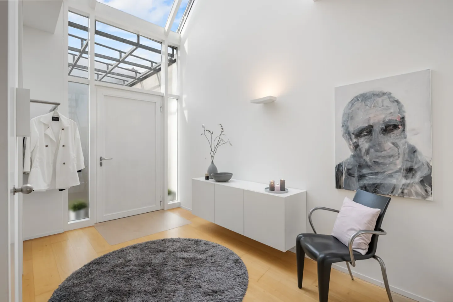 Semi-Detached House - Photo 4 of 8