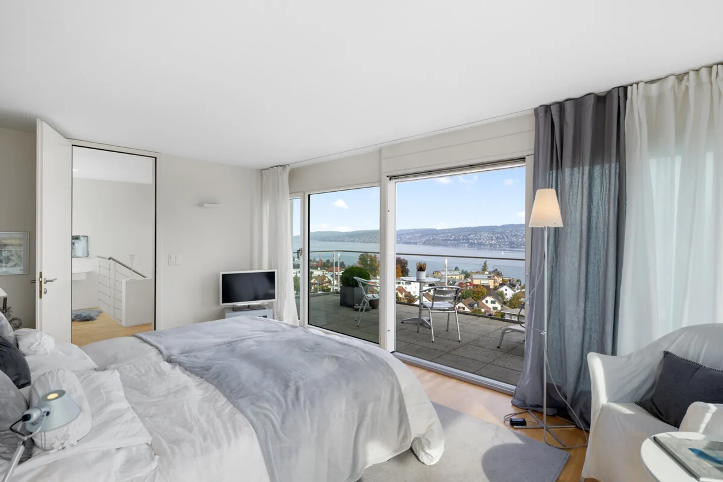 Semi-Detached House - Photo 6 of 8