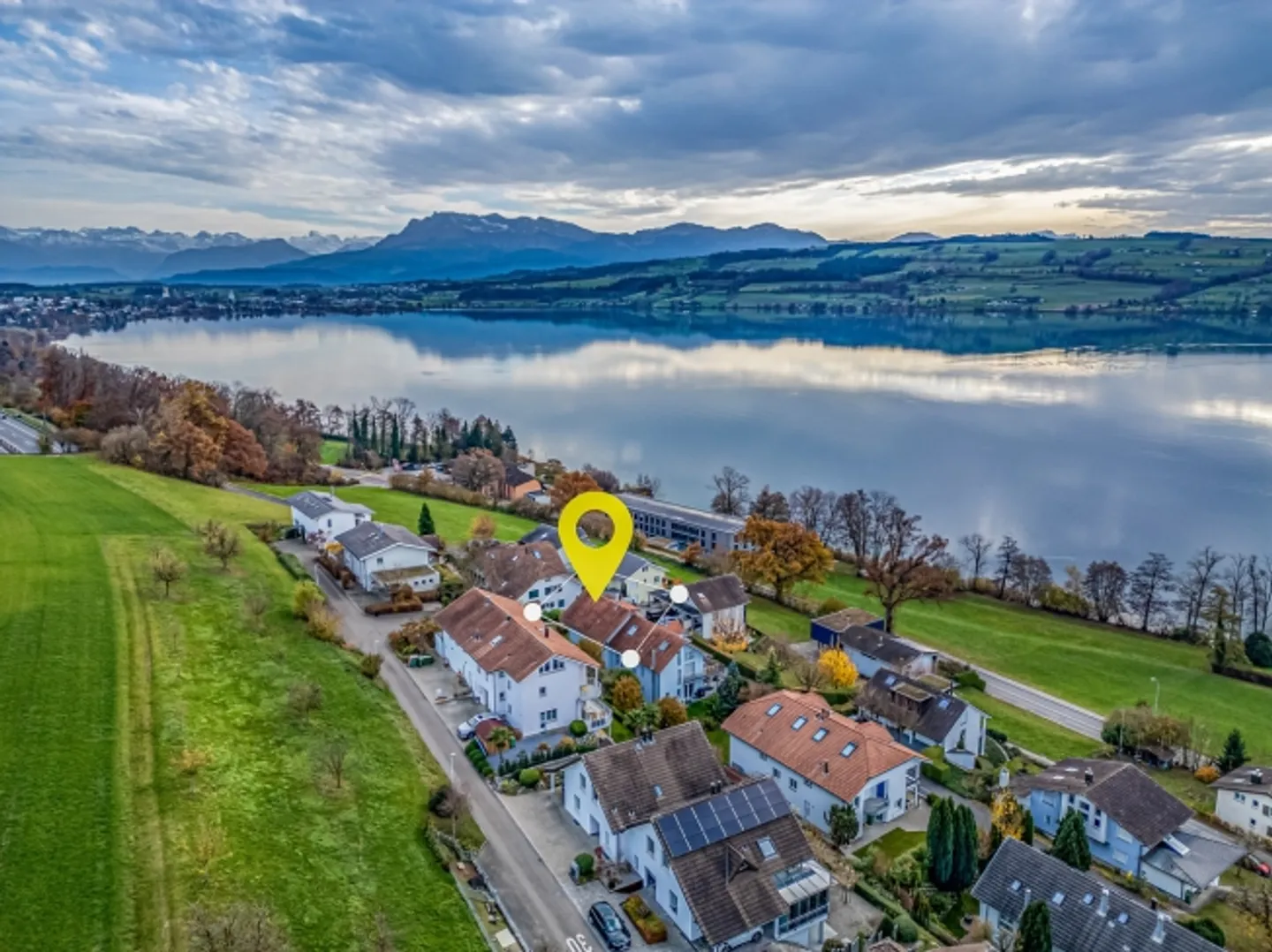 Charmantes Einfamilienhaus mit Seesicht - Foto 1 von 10