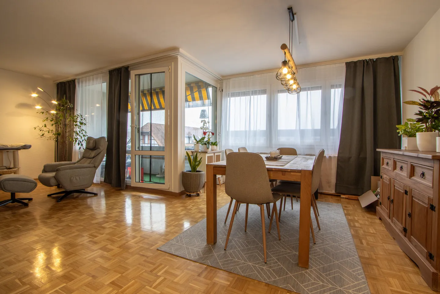 Appartamento di 3,5 locali situato centralmente con balcone a Lyss - Foto 4 di 9