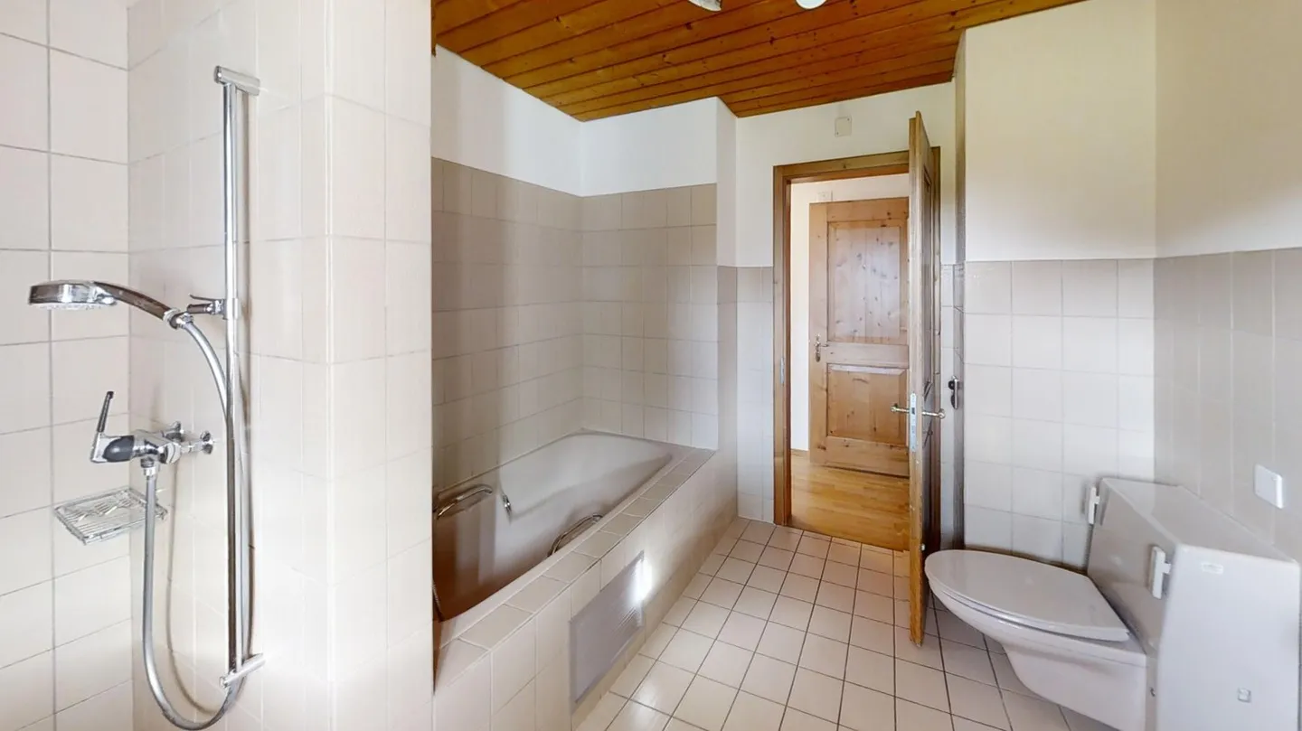 7.5-Room Country House with Garden in Tägerwilen - Photo 14 of 18