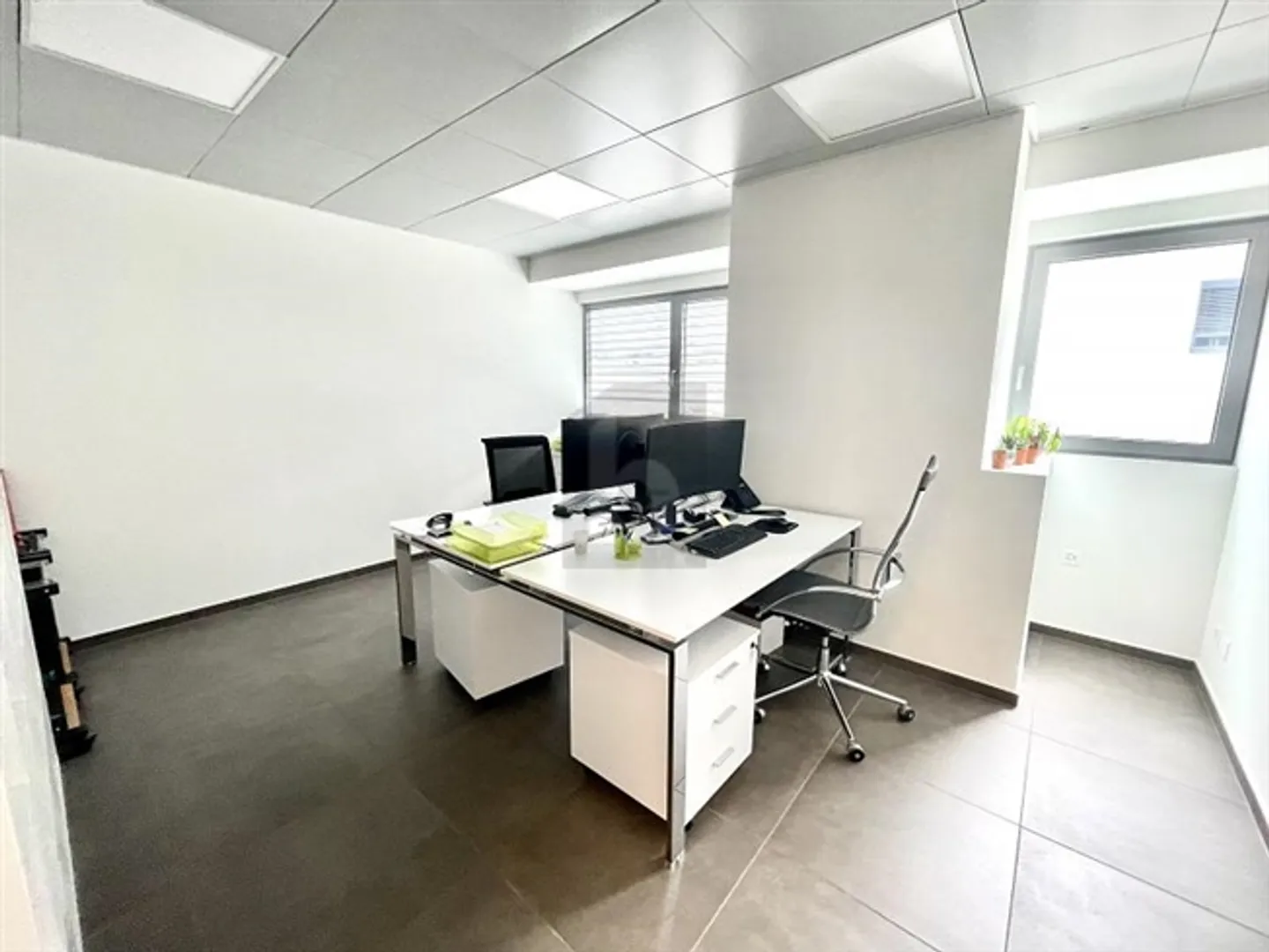 Neues Gewerbegebäude - Foto 2 von 6