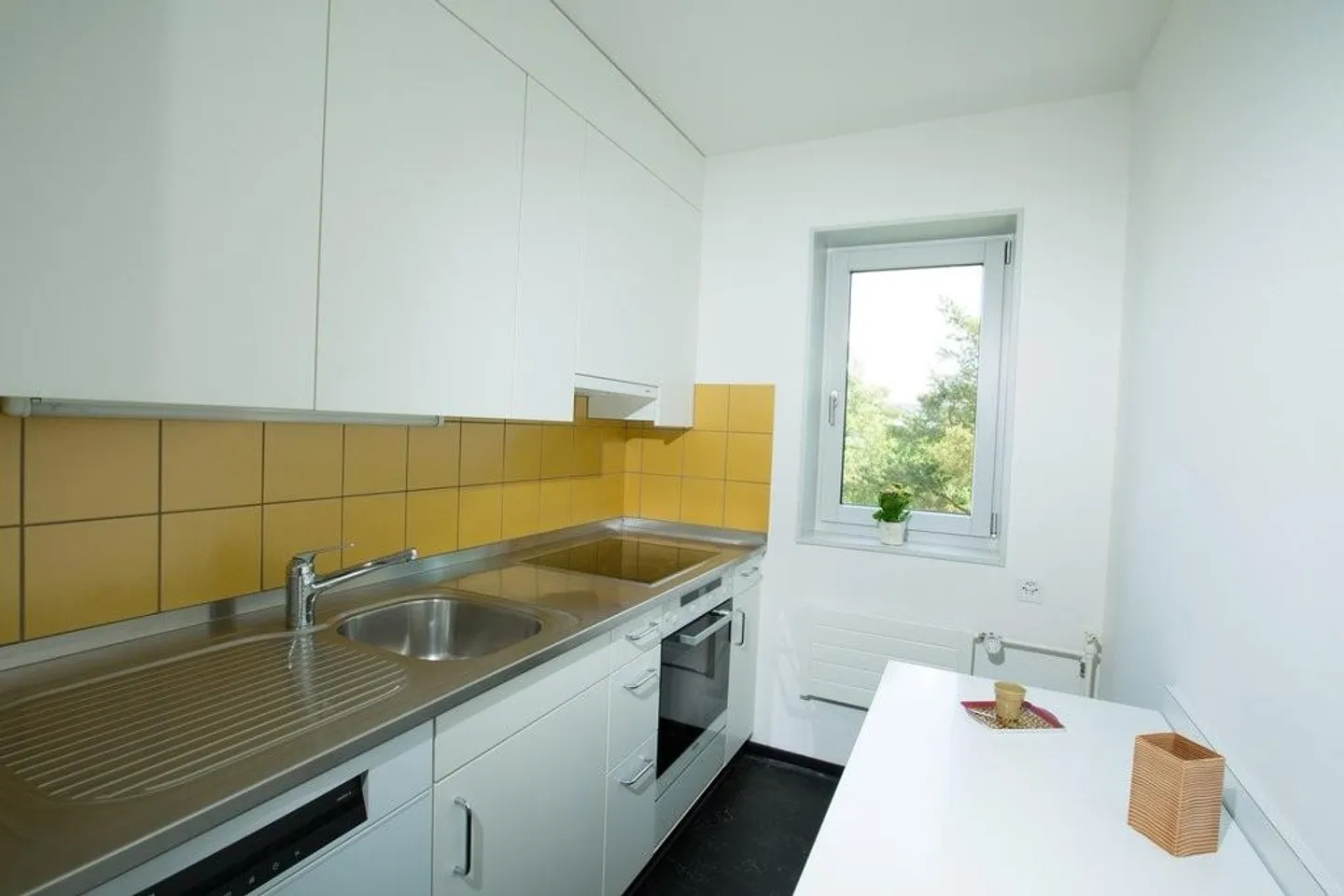 Belle appartement de 3,5 pièces dans un emplacement verdoyant - Photo 2 sur 7
