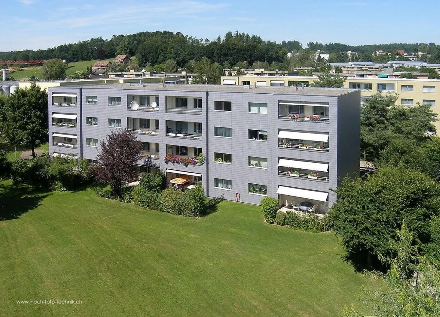 Belle appartement de 3,5 pièces dans un emplacement verdoyant - Photo 1 sur 7