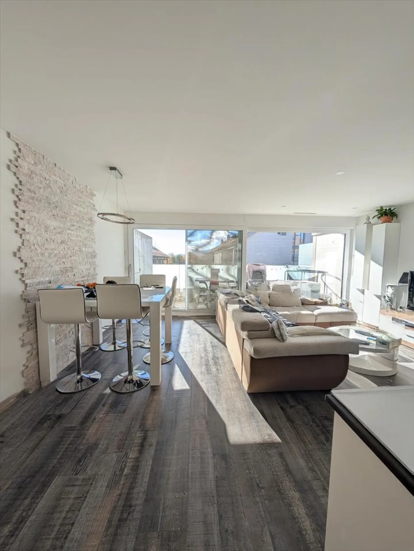 Magnificent 4.5-room duplex in Genolier - Photo 3 of 9