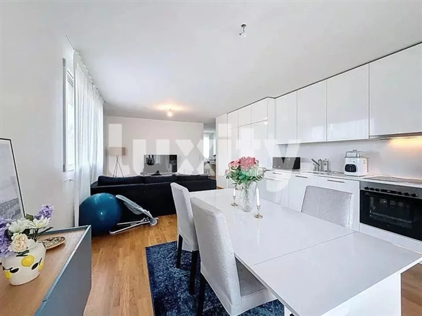 For rent - Beautiful, modern apartment in Crans. - Photo 1 of 8